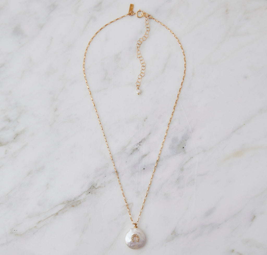 Pearl of Love, Horseshoe